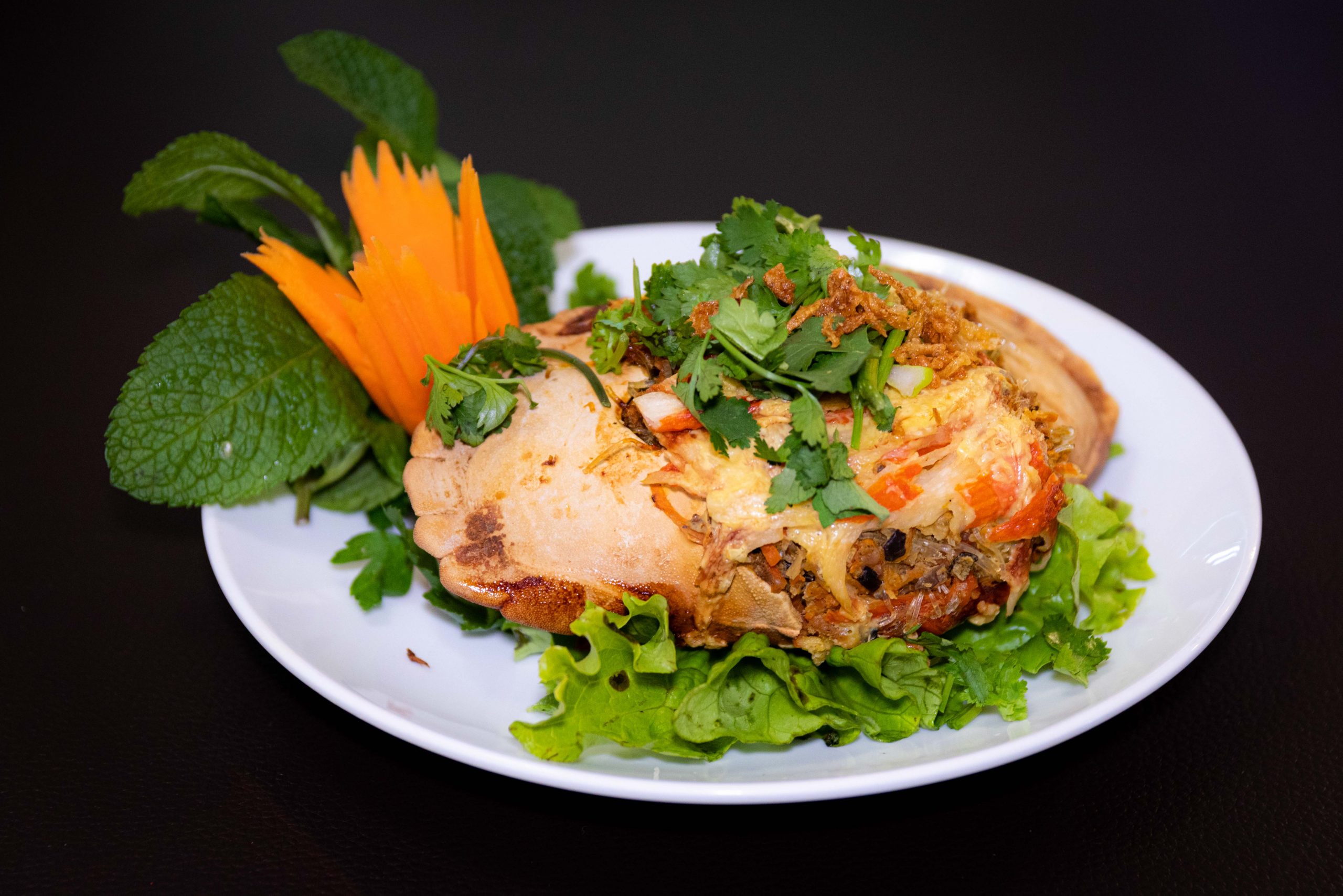 Crabe farci au restaurant Tanlap